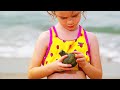 A girl found a grenade on the beach