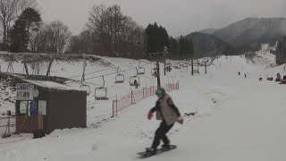 初滑り！いぶきの里スキー場のメインコースがオープン　気温が高く予定より3日遅れで　岡山・新見市