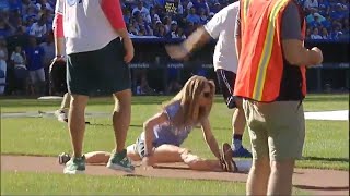 Sarah Chalke Doing The Splits Compilation