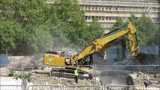 Excavator CAT 349 E - demolition site