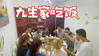 来九生家吃开锅饭，全是好菜坐了两桌，都夸这个房子买得值【90後寶媽雯雪】