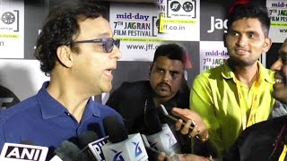 ANGRY Vidhu Vinod Chopra ABU$ES \u0026 INSULTS Reporter Who Laugh At Him