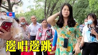 路邊姑娘拿上話筒邊唱邊跳！光哥一首《單身情歌》，氣氛搞得真好【桂平光哥】