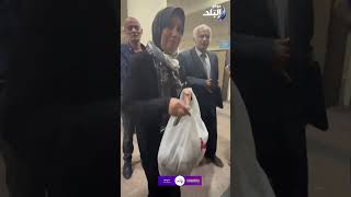 بملابس نجلتها   انهيار والدة تسنيم بسطاوي طبيبة التجمع داخل محكمة القاهرة الجديدة