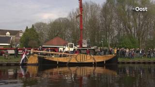 Historische Vechtezomp te water gelaten in Gramsbergen