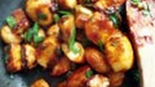 Spicy stir-fried fish cake side dish ("uhmook bokkeum":어묵볶음)