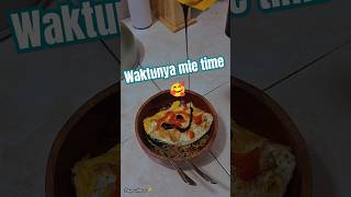 Waktunya me time enaknya indomie goreng #indomie #vlogmasak #food