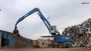 SENNEBOGEN 835 Material Handler - Feeding the shredder with orange peel grab in Sweden