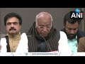 mallikarjun kharge പ്രതിപക്ഷത്തെ പൊതുവേദിയിൽ വിമർശിക്കുന്ന ആദ്യ ഉപരാഷ്ട്രപതിയാണ് ജഗ്ദീപ് ധൻക്കർ