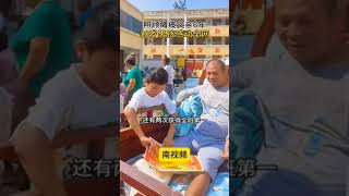 10岁男孩把瘫痪爸爸待在身边干活 #人间 #善良 #无奈 #感动瞬间 #亲情 #感动