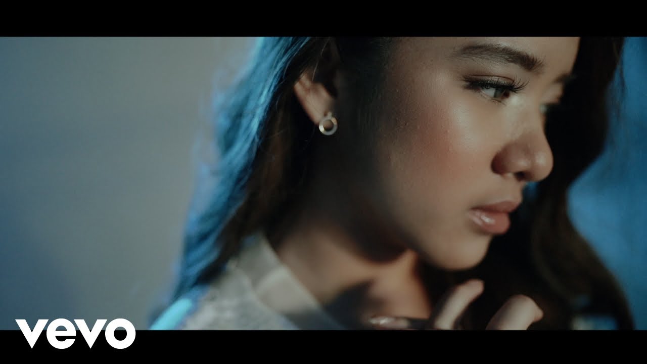 Tiara Andini - 365 (Official Music Video) Tiara Andini - 365 (Official Music Video)