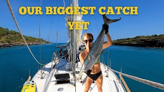 Catching a HUGE SPANISH MACKEREL and a difficult narrow passage