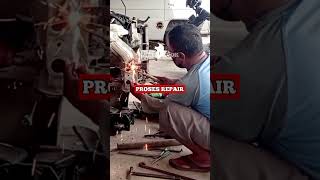 Proses perbaikan body mobil penyok