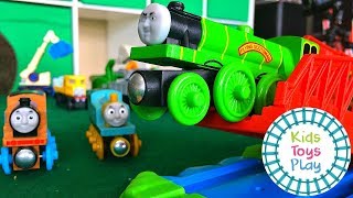 Thomas and Friends Wooden Railway Train Races | Thomas the Train Jumping Competition