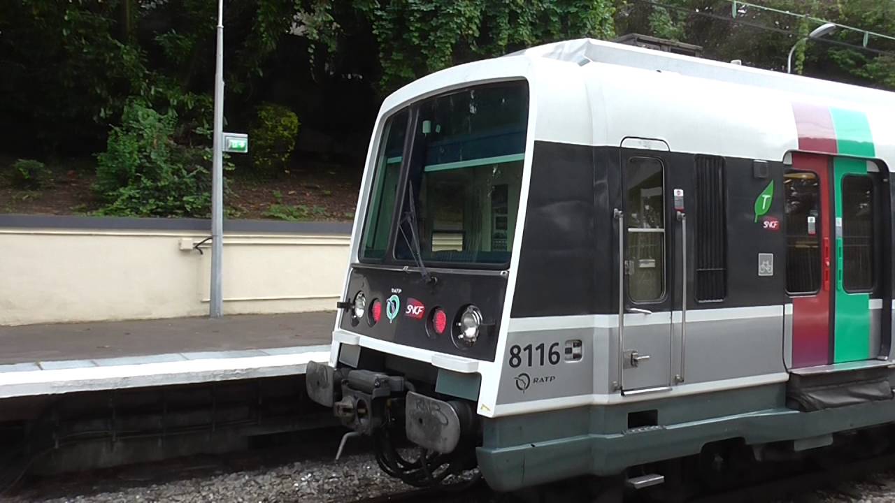 MI79 Livrée Stif Et MI84 : A La Gare De Sceaux Sur La Ligne B Du RER ...