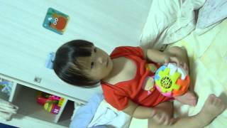 【05/28小草baby日記1Y8M．10D-親子丟球趣】