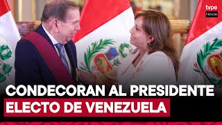 Presidenta Dina Boluarte condecora a Edmundo González con la Orden del Sol en Palacio de Gobierno