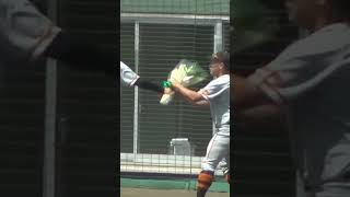 二岡監督から花束を渡された浅野翔吾 増田陸と仲良さげ　#ジャイアンツ動画  #浅野翔吾