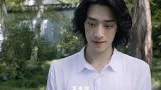 【郑云龙Yunlong Zheng 】”喜爱者称为宜室宜家，不爱者弃之逐水飘零，其实各花入各眼，是非只在人心罢了。”