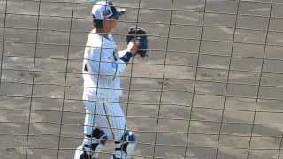 骨折復帰の梅野 キャッチボール相手は坂本誠志郎 正捕手を争うコンビでキャッチボール