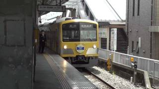 小平を発進する西武3000系3017F（富士大学ラッピング車）＠SONY DSC-WX10