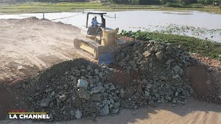 Exstrem Dozer KOMATSU D61PX Moving Soil In To Water Best 10Wheels Dump Truck Unloading!