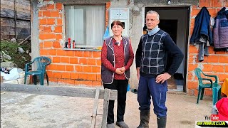 Daleko u planinskom selu živi bračni par Hurić , jedini povratnici u selo Šadići#edin
