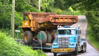 Freightliner with Knight lowbed moving Wabco LW35 rock truck