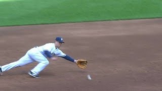 CIN@MIL: Hill flashes the leather on a diving play