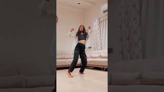Heeriye Dance Video | Jasleen Royal ft Arijit Singh |YuktaPalak #heeriye #trending #viral #ytshorts