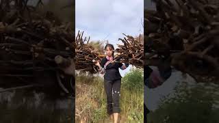 大山里的姑娘，朴实善良而又勤劳。如果你刷到了这个作品，可以停下来翻翻我的作品吗？相信可以带给你不一样的心情。农村生活 记录真实生活 乡村守护人 一份耕耘一份收获 我的乡村生活