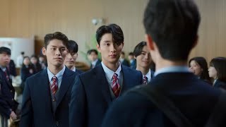 An arrogant rich student tries to bully a poor new student, unaware he'll soon destroy their power