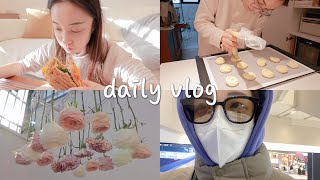 VLOG#30｜一人食独居两餐📝｜鸡排夹蛋贝果🥯｜黄油曲奇\u0026抹茶曲奇🍪｜帕尼尼锅初体验｜安东炖鸡｜快递开箱｜春节前的花市🌹｜未🐑人第一次出门｜终于剪头发了！