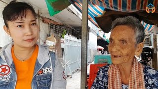 The 88-year-old Grandma Nem has received money from Khmer in America/Money gifts for seniors