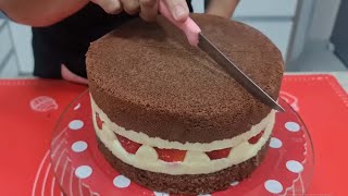 BOLO DE MORANGO COM CHOCOLATE / BEM RECHEADO MOLHADINHO E CHOCOLATUDO 😋😋 @PARISCAKEDESIGNER