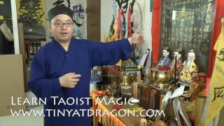 Taoist Divination Cups (Jiaobei, Moon Blocks) - Usages and Practice