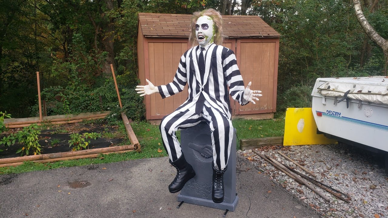 Spirit Halloween 2021 Beetlejuice Youtube