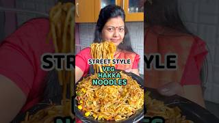 Street Style Veg Hakka Noodles କେତେ ଟଙ୍କାରେ ମୁଁ ବନେଇଲି?🙄 #shorts #viral #odiarecipe #chowmein #odia