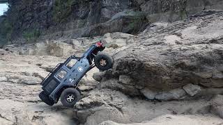 YK4082 rock crawling