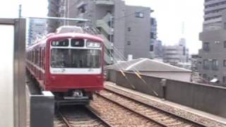 京急800形827編成発車