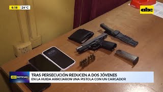 Jóvenes quisieron evitar control, pero cayeron tras persecución: tenían un arma sin documentación