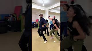 අම්මෝ කොහොමද එයාලගෙ ඩාන්ස් එක ලස්සනයි නේද | Sri Lanka Viral Dance Video.❤️😍 #shorts #dance #tiktok