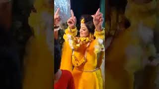 বউ কে সবাই নাচ করতে বলতাছে দেখেন কেমন নাচ দিলো 🥰😱#viral #subscribe #shorts