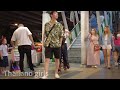 4k bangkok nightlife freelancers on streets what are they doing？ 夜晚，曼谷素坤逸街的自由职业者，站街的男女在干啥？