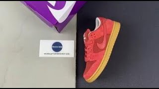 SNEAKERHOOD - NK Dunk SB Low Red Gum