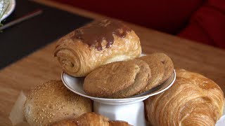 Klepkoekjes eten met Panamarenko | Met Vier In Bed