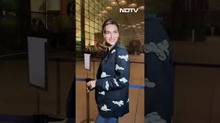 अभिनेत्री Kriti Sanon और Mandira Bedi Airport पर आईं नजर