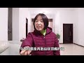 婆婆在家照顾怀孕儿媳，儿子假装去上班藏在门外，听到里面对话怒了【小白导演】