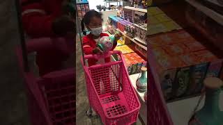 my baby said must choose a big toy when go toy shopping, funny kid video 宝宝说买玩具就要买大的，搞笑的熊孩子#shorts