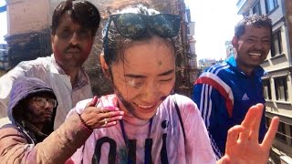 Wild Holi Festival! | 尼泊尔洒红-中国美女被摸到面目全非